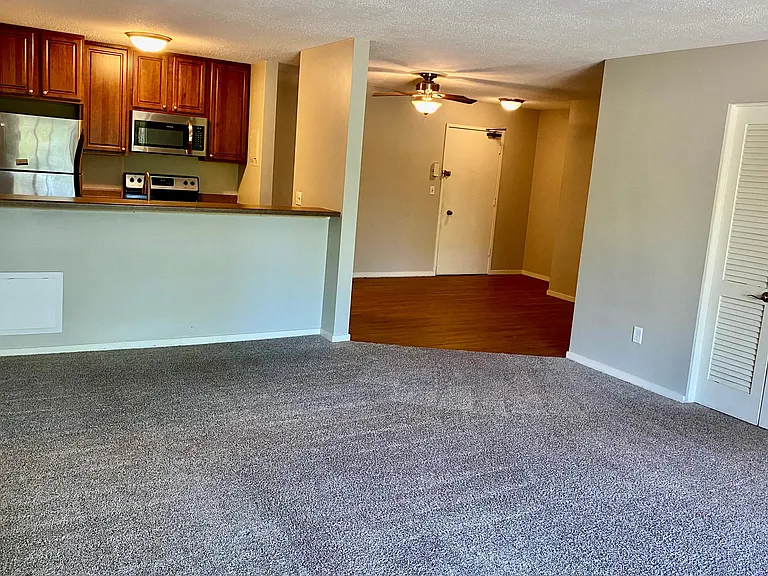 Lexington Hills Apartments — Photo 93