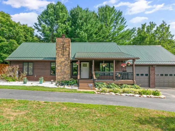 1095 Scott St, Christiansburg, VA 24073