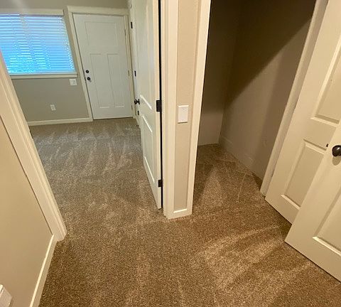 4th image of 615 NE 84th Cir