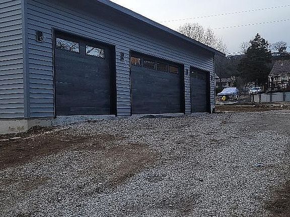 5th image of 104 Lakeshore Dr