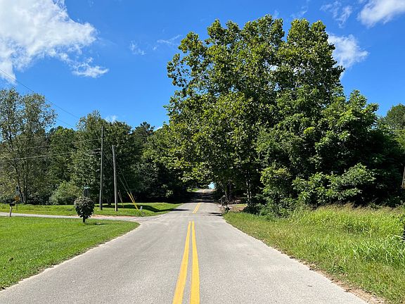 4th image of 19 Hinton Ln