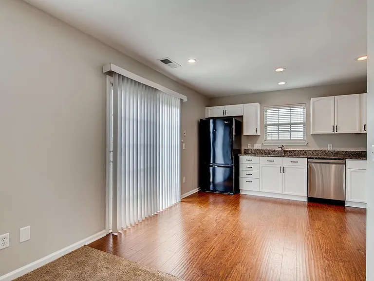 103 Markham Dr — Photo 3