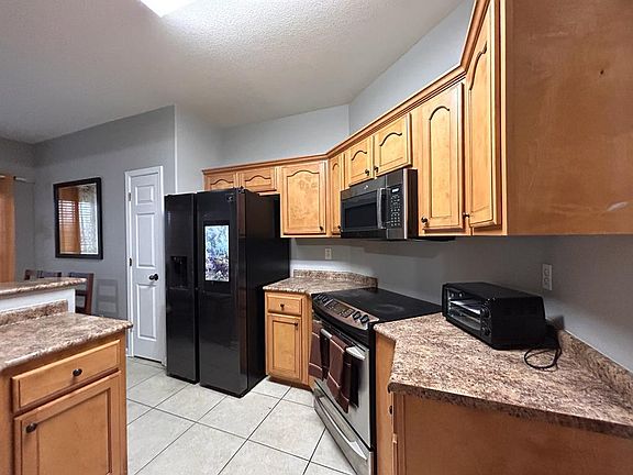 4th image of 3224 Rosebrook Cir N