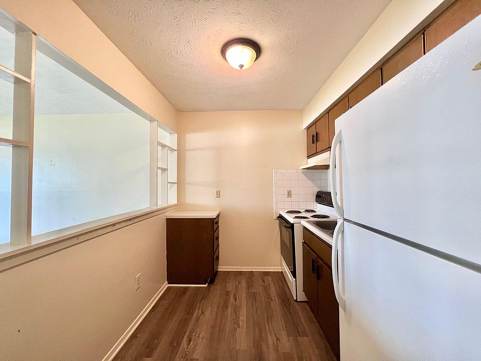 2nd image of 7810 Blondo St #104