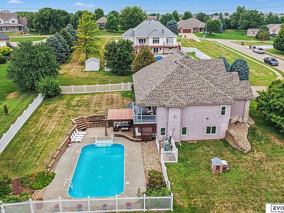 2nd image of 4003 Fox Ridge Cir