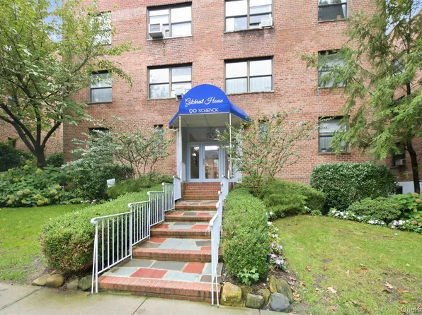 90 Schenck #3M, Great Neck, NY 11021
