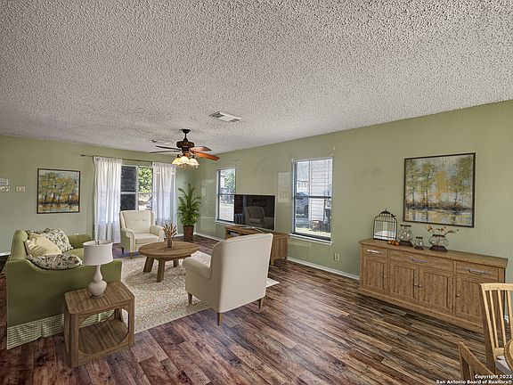 3rd image of 847 PINEHURST DR