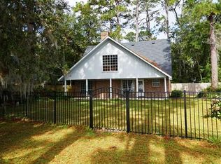 799 Lake Dr, Midway, GA 31320