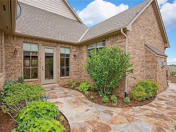 3rd image of 2863 Silvercliffe Dr