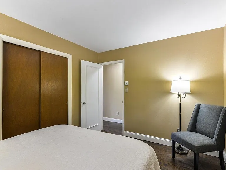 2025 Sheffield Ct — Photo 2