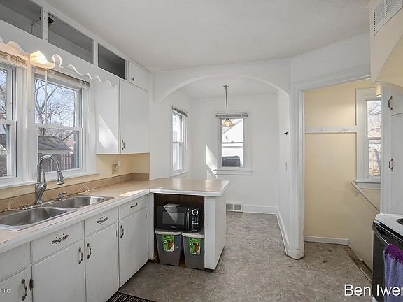 5th image of 3027 Longstreet Ave SW