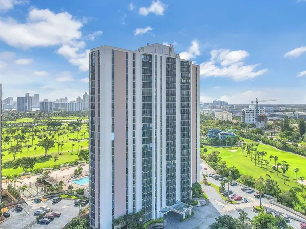 20301 W Country Club Dr, Aventura, FL