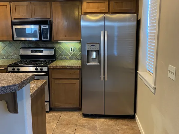 415 NW 25th St, Redmond, OR 97756