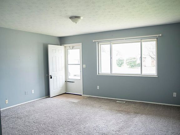 2nd image of 1023 Nutmeg Sq S