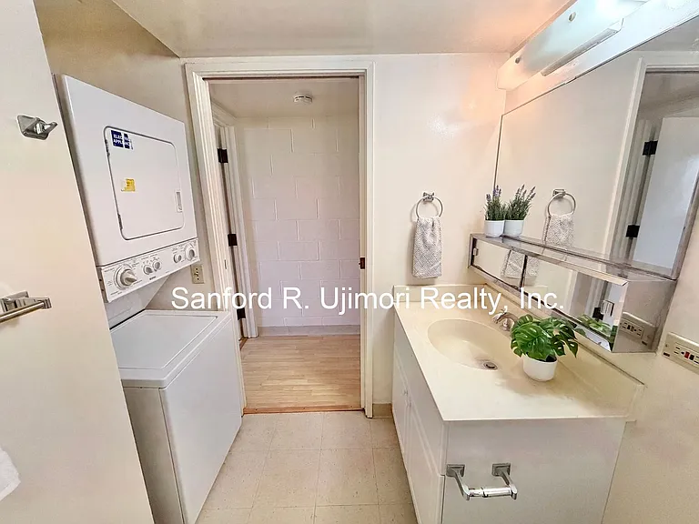 1074 Lunalilo St #305 — Photo 5