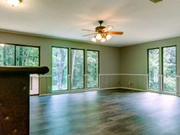 3rd image of 36 Dogwood Lake Dr