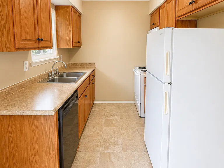 202 NE Westwind Dr #A — Photo 5