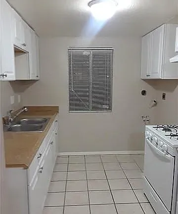 2 bed, 1.5 bath, 1000 sqft, $2,400 — Photo 3