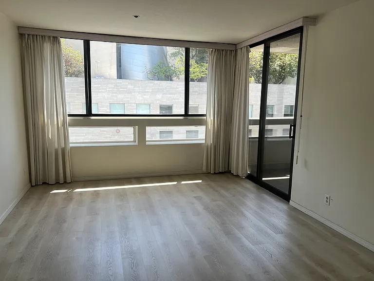 121 S Hope St #319 — Photo 14