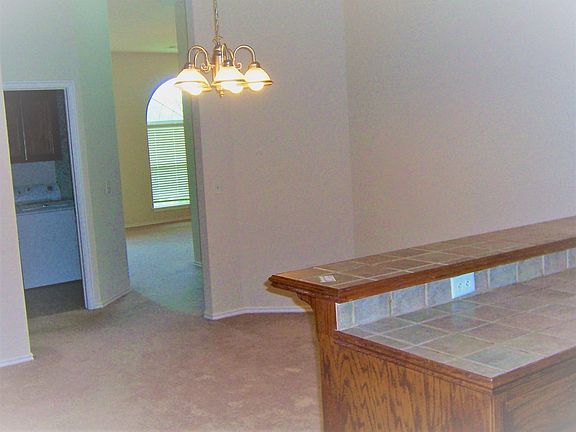 3rd image of 1812 Creekside Dr