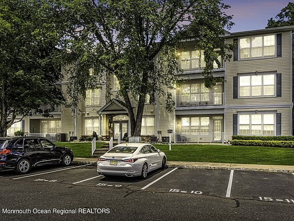 2nd image of 536 Saint Andrews Pl