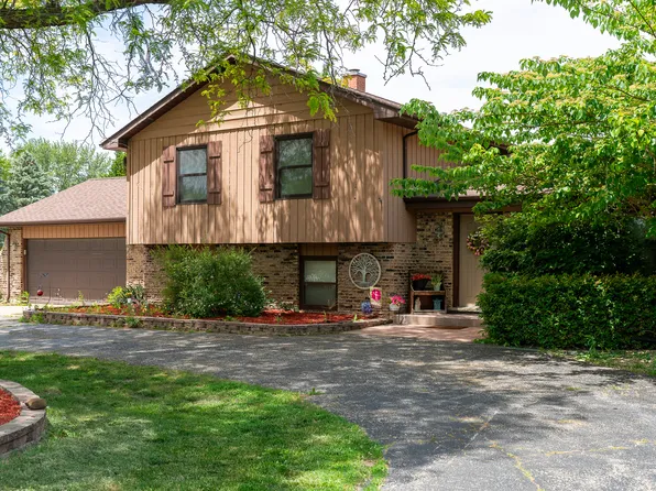 2904 Scott Ave, McHenry, IL 60050