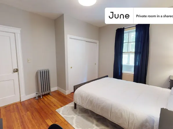 61 Lithgow St #A, Dorchester Center, MA 02124