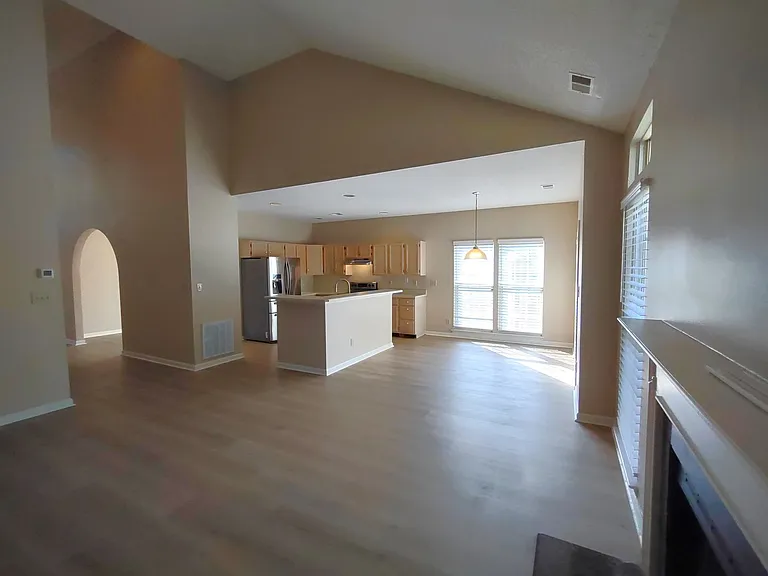 1111 Land Grant Rd — Photo 9