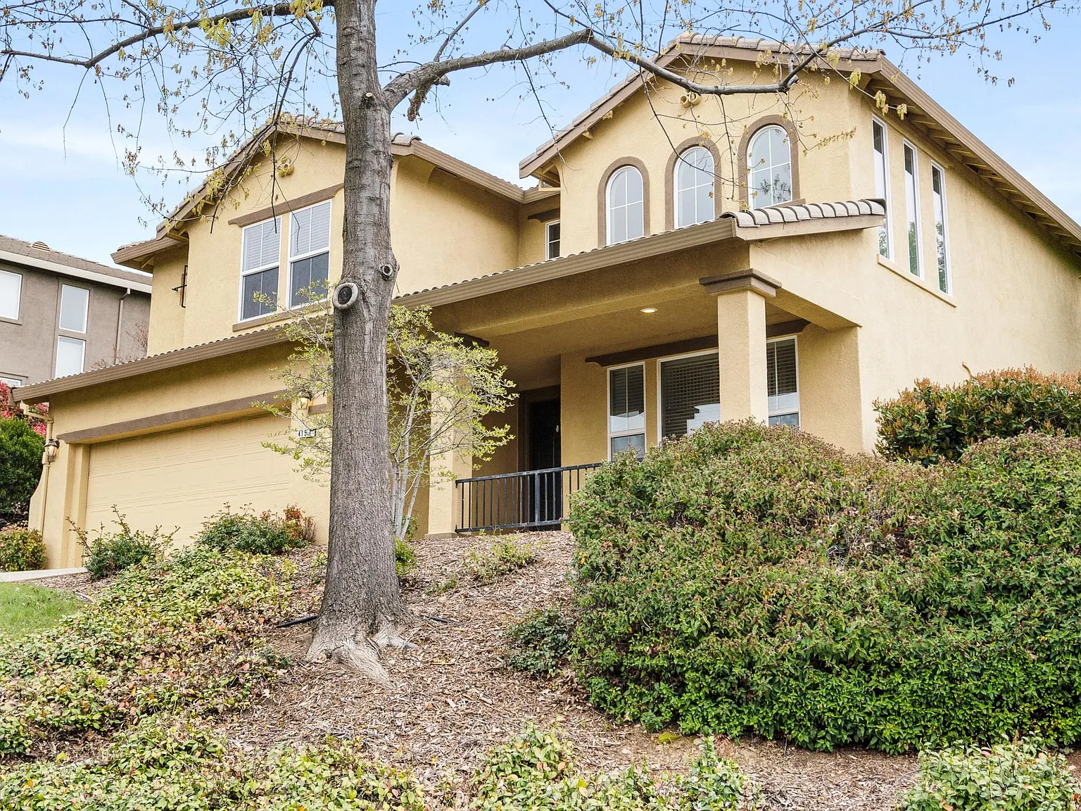 5 bed, 2725 sqft, $3,850 — Photo 4