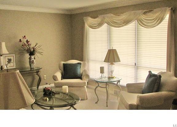3rd image of 2842 Woodbury Dr