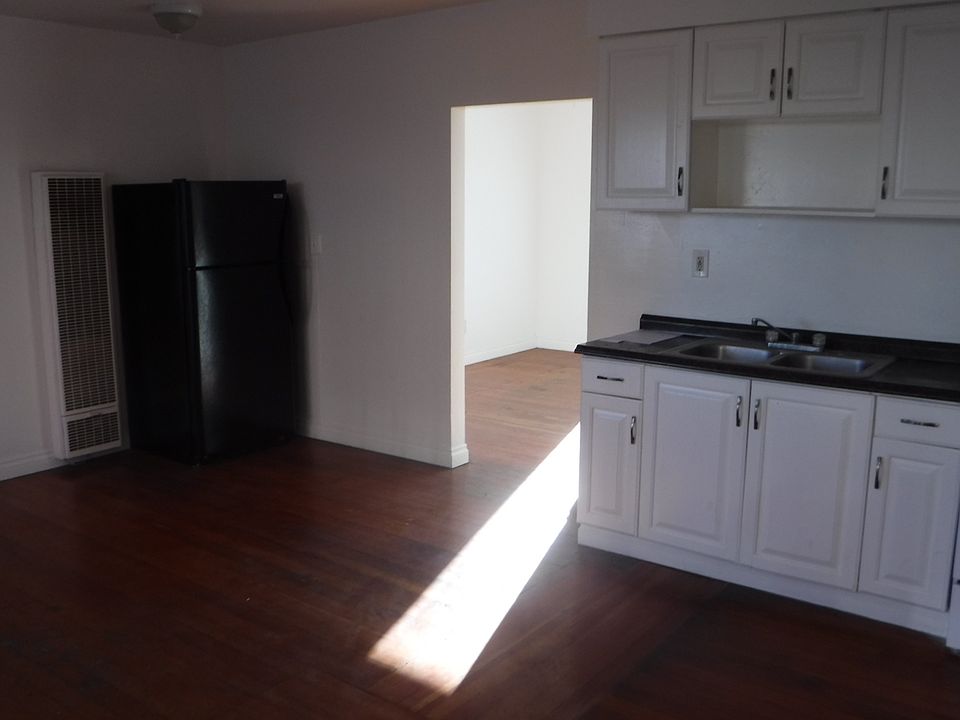 2nd image of 2191 Ocean View Blvd