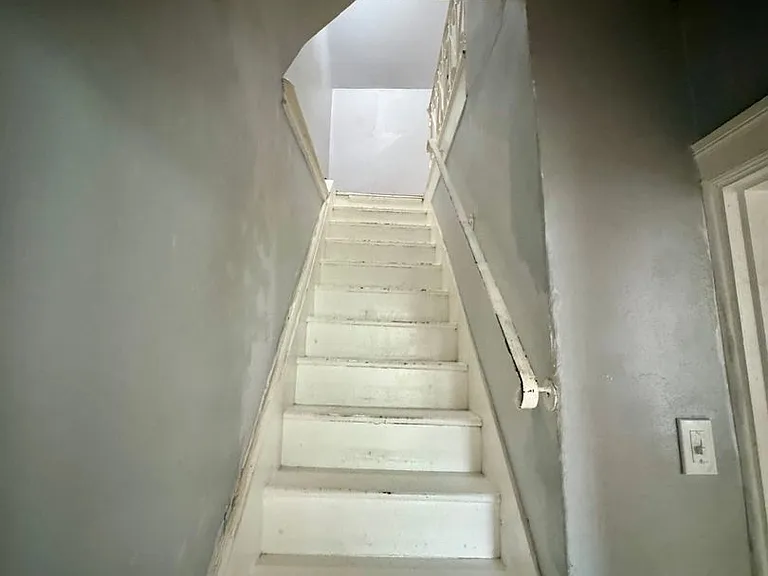 1810 Brownsville Rd — Photo 37