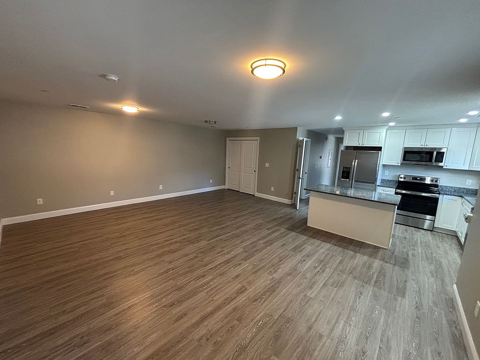 1st image of 139 Palm St #203