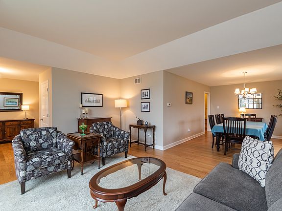 3rd image of 8101 Edgebrook Ln