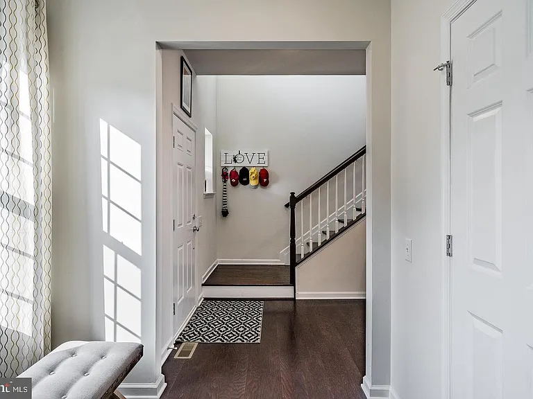 733 Sun Valley Ct — Photo 3