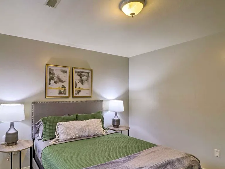 924 Renfrow St — Photo 10