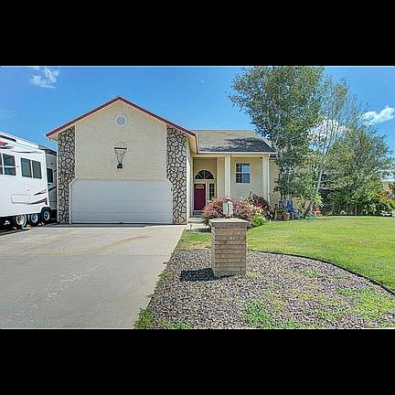 2nd image of 875 Hughes Dr
