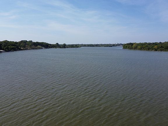 3rd image of 28968 E River Rd