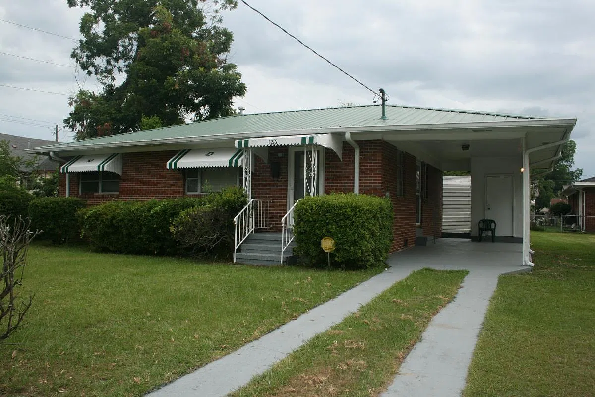 3 bed, 1008 sqft, $1,200 — Photo 1