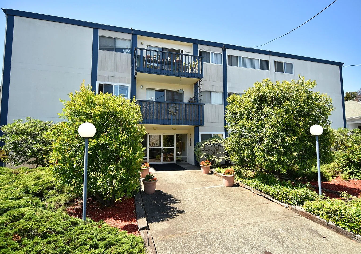 3p063 - Lincoln Manor — Photo 1