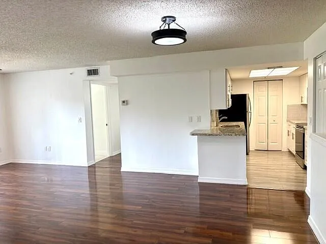 100 Crestwood Ct N #108 — Photo 21
