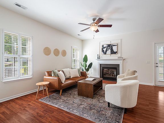 3rd image of 207 Basset Hall Dr