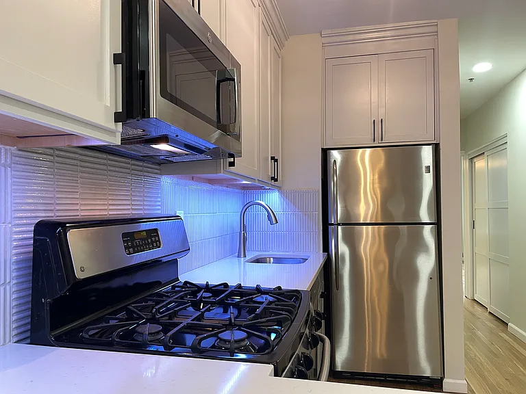 98 Bright St #2R — Photo 13