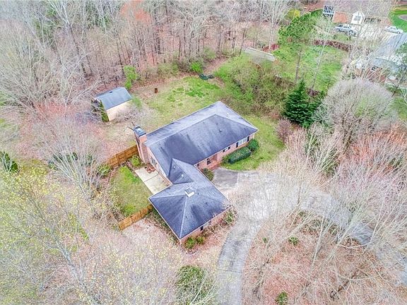 3rd image of 29 Keeble Creek Dr