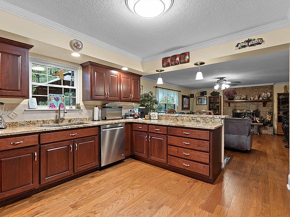 2nd image of 7825 Cove Ridge Dr