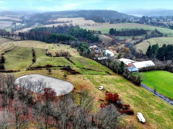 7 N Oak Ln, Schuylkill Haven, PA 17972