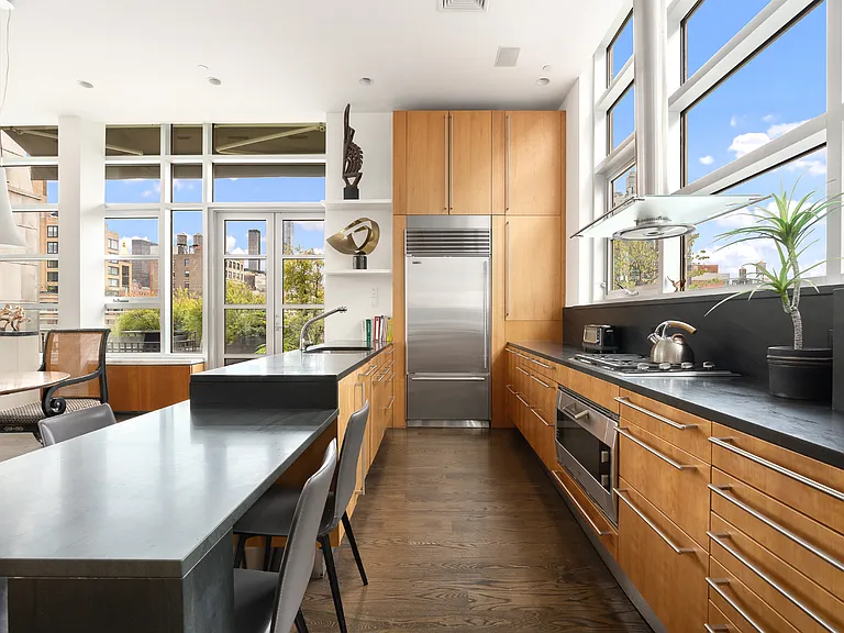 211 W 18th St #PENTHOUSE — Photo 9