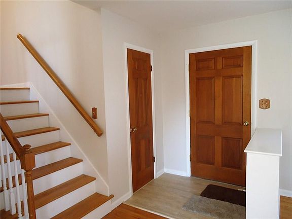4th image of 720 N Bauman St