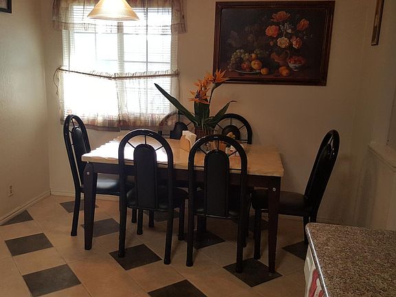 dining/breakfast nook