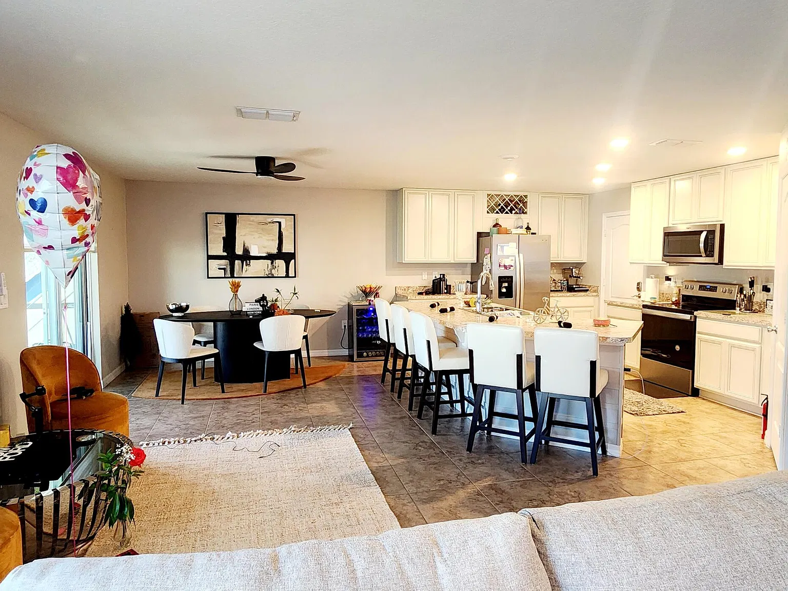 3 bed, 2.5 bath, 2509 sqft, $2,850 — Photo 3